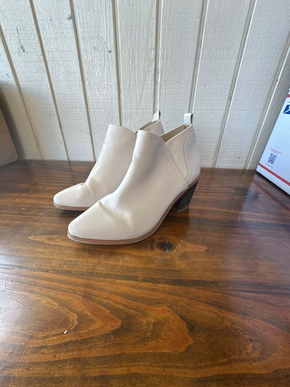 DV Dolce Vita Frilli Women's White Pointed Toe Stacked Heel Ankle Booties